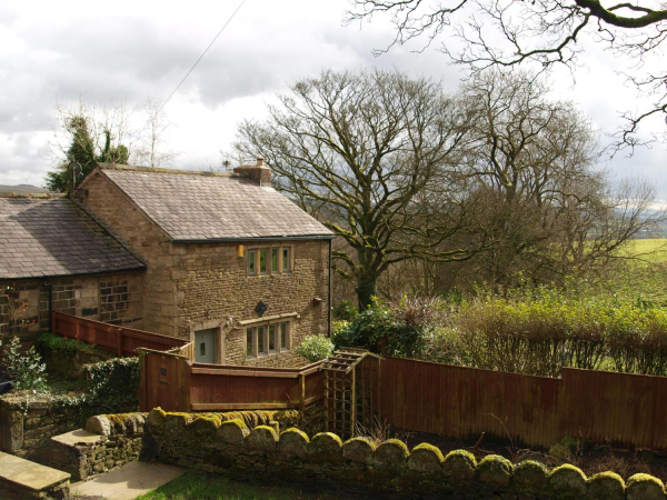 Houses at the back of Shoulder of Mutton Pub 
17-Buildings and the Urban Environment-05-Street Scenes-014-Holcombe Village
Keywords: 2020