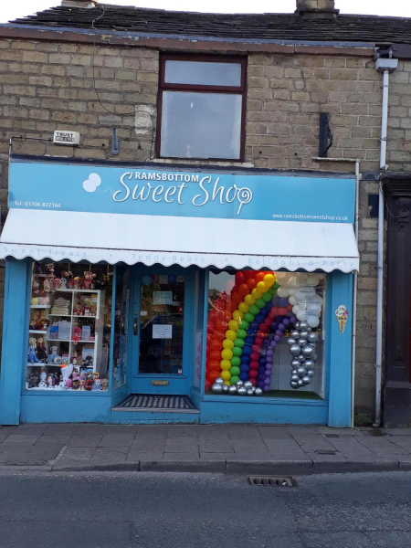 Sweet Shop on Bridge Street decked out in NHS Colours
17-Buildings and the Urban Environment-05-Street Scenes-003-Bridge Street
Keywords: 2020