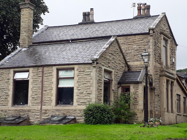 House in Ramsbottom Cemetery
17-Buildings and the Urban Environment-05-Street Scenes-007-Cemetery Road
Keywords: 2020