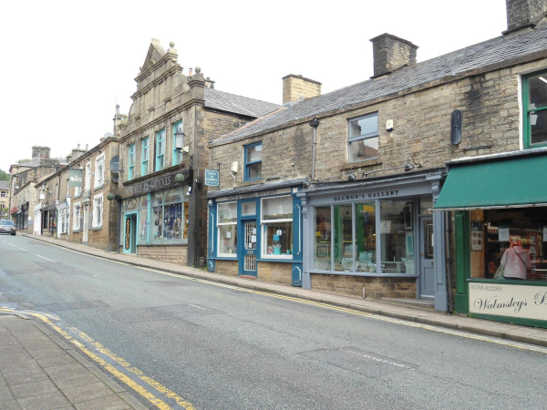 Buildings on Bridge Street looking towards Market Place
17-Buildings and the Urban Environment-05-Street Scenes-003-Bridge Street
Keywords: 2020