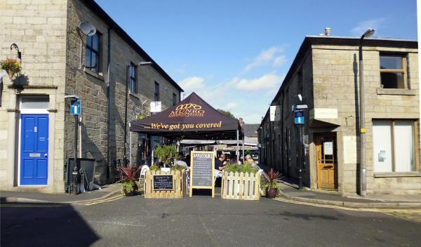 Pop up outdoor caf? area on Square Street when lockdoewn restrictions allowed outdoor food and drink 
17-Buildings and the Urban Environment-05-Street Scenes-026-Square Street area
Keywords: 2020