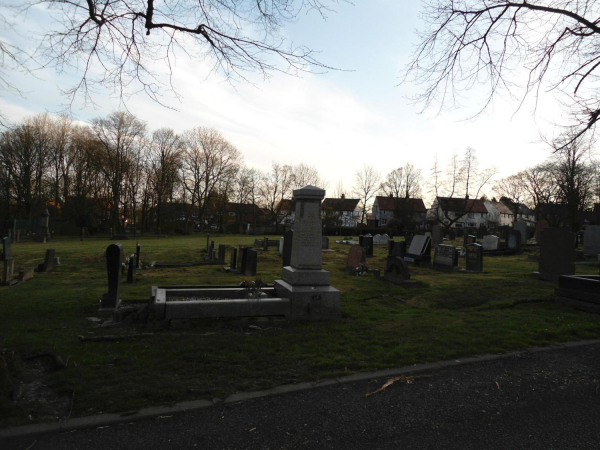 Ramsbottom Cemetery
17-Buildings and the Urban Environment-05-Street Scenes-007-Cemetery Road
Keywords: 2020