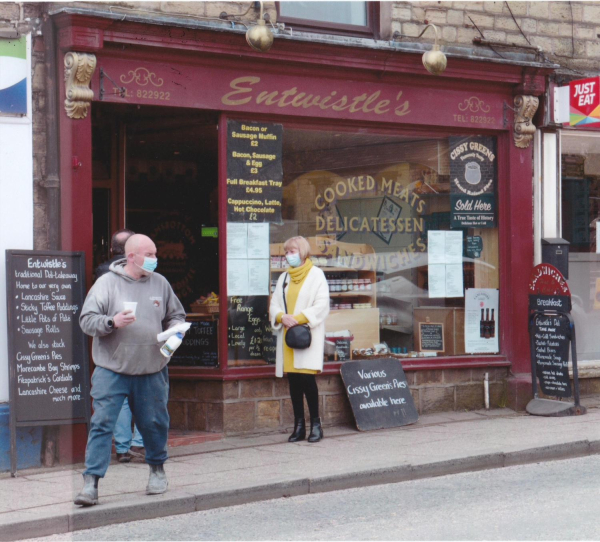 Entwistle Deli, Bridge StreetCustomers with masks
17-Buildings and the Urban Environment-05-Street Scenes-003-Bridge Street
Keywords: 2021