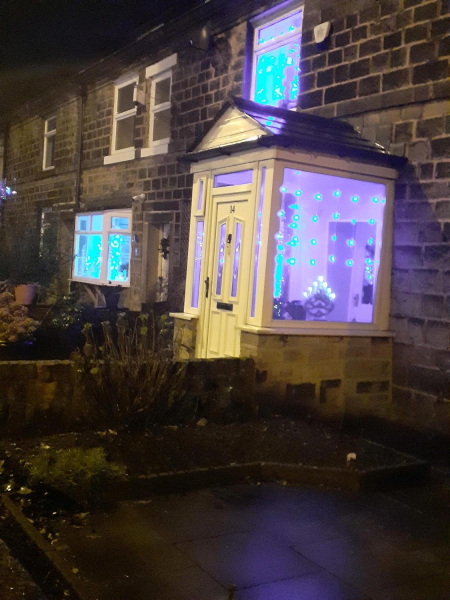 Houses on Bolton Road West all ready for Xmas  
17-Buildings and the Urban Environment-05-Street Scenes-002-Bolton Road West
Keywords: 2021