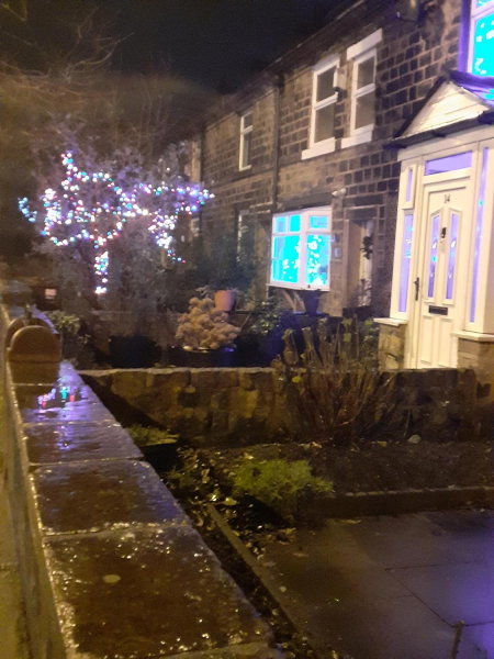 Houses on Bolton Road West all ready for Xmas  
17-Buildings and the Urban Environment-05-Street Scenes-002-Bolton Road West
Keywords: 2021