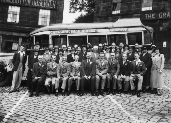 Mixed group outside Grants Arms & Ramsbottom Observer 1930  ? Businessmens outing -Hutchinson1s coach in background 
14-Leisure-05-Pubs-012-Grant Arms
Keywords: 1930