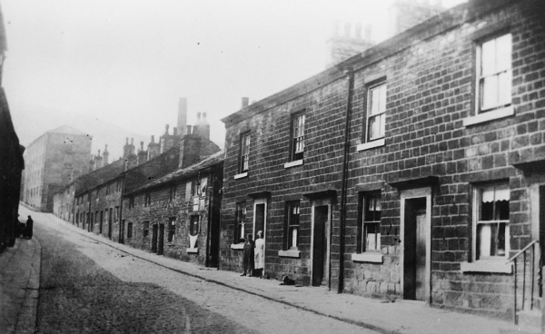Along Carr St towards. Early 1930s. Before demolition in 1935
17-Buildings and the Urban Environment-05-Street Scenes-006-Carr Street and Tanners area
Keywords: 1935