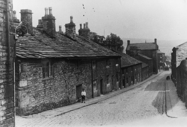Carr St East from Carr Mill. Before demolition in 1935
17-Buildings and the Urban Environment-05-Street Scenes-006-Carr Street and Tanners area
Keywords: 1935