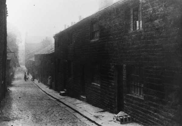 Back Carr St. Before demolition in 1935
17-Buildings and the Urban Environment-05-Street Scenes-006-Carr Street and Tanners area
Keywords: 1935