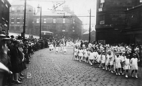c 1930. Whit walks,  Bolton St & Market Place
06-Religion-03-Churches Together-001-Whit Walks
Keywords: 1935