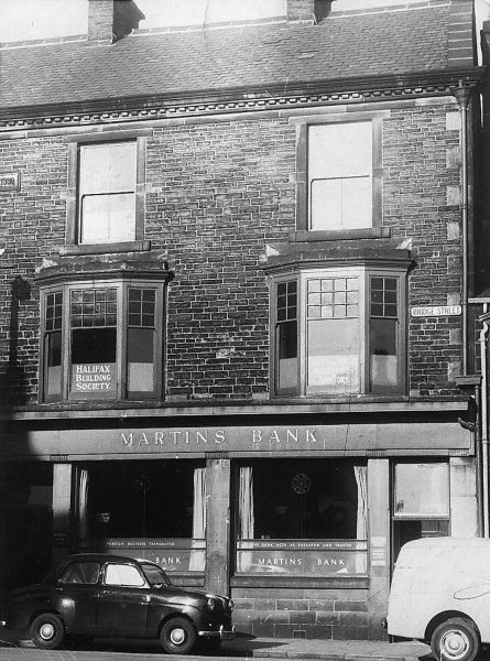 1950s Martins Bank [now Barclays] Bridge St. Rams. Top floor was removed soon after picture was taken. See also RHS/BA-1096
17-Buildings and the Urban Environment-05-Street Scenes-003-Bridge Street
Keywords: 1959