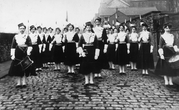 1911 Amazon Lancers walk with Rose Queen procession . . in Lodge Street. See also RHS/BA-1063 and RHS/BA-1786 
06-Religion-03-Churches Together-002-Rose Queens
Keywords: 1945