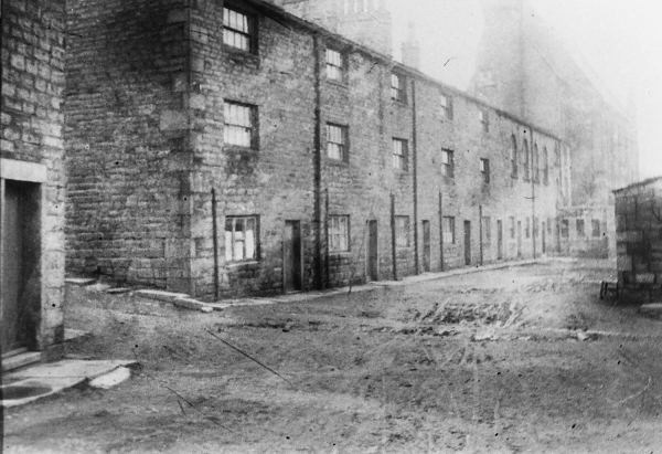 Back Ramsbottom Lane in 1930s. with New Jerusalem Church in background.
06-Religion-02-Church Activities-018-New Jerusalem Church, Swedenborgian 
Keywords: 1945