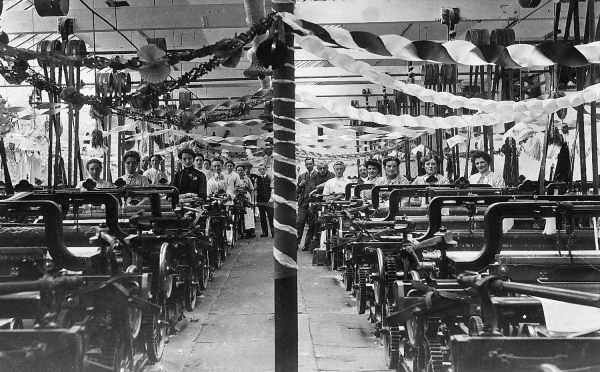 Interior of Carr Mill (Devil Hole) celebration of the 21st brithday of millowners son
Richard Nuttall, the youngest man  17th Oct 1913 
17-Buildings and the Urban Environment-05-Street Scenes-006-Carr Street and Tanners area
Keywords: 1945
