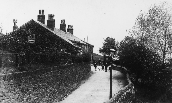 Rake Fold, Holcombe village early 20th century  c. 1910,  Rawson's Rake, Strang lamp post 
17-Buildings and the Urban Environment-05-Street Scenes-014-Holcombe Village
Keywords: 1945