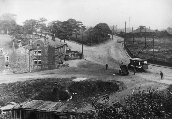 Hare & Hounds, showing trolley bus outside [c. 1920 ]
14-Leisure-05-Pubs-014-Hare and Hounds
Keywords: 1945