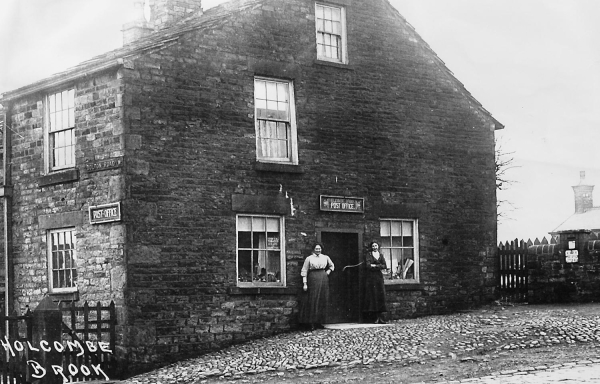 Holcombe Brook Post Office, Bolton Rd West. 1911-1915  On site of late 18th cent building, corner of Longsight and Bolton Road West, rebuilt 1990's as shops,(Holcombe Mews)
17-Buildings and the Urban Environment-05-Street Scenes-013-Holcombe Brook Area
Keywords: 1945