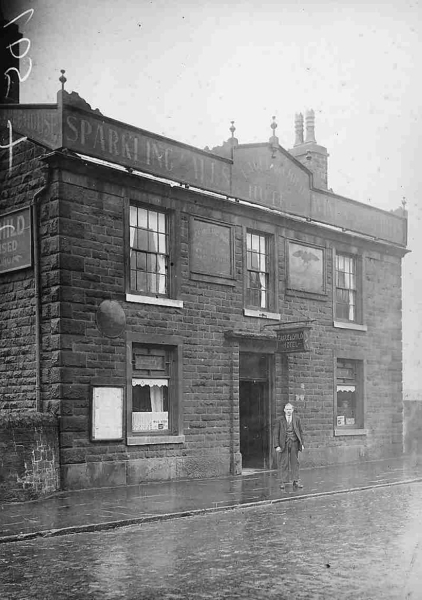 Eagle & Child Hotel Whalley Rd at Peel Brow, Shuttleworth, taken between the wars 
14-Leisure-05-Pubs-008-Eagle and Child
Keywords: 1945