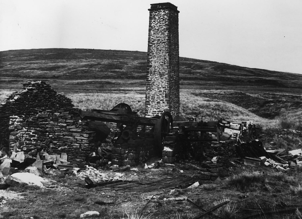 Old coal pit, head of Scout Moor, Edenfield c 1955. Scout Moor Colliery Company owned by Duckworth
17-Buildings and the Urban Environment-05-Street Scenes-011-Edenfield
Keywords: 1985