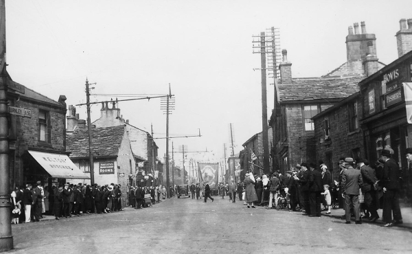 Whit Walks in Edenfield on Market Street looking noth from Market Place c 1920?
17-Buildings and the Urban Environment-05-Street Scenes-011-Edenfield
Keywords: 1945