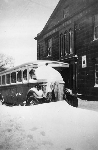 Single decker buse in snow probably 1947. at Rostron Arms Edenfield,
17-Buildings and the Urban Environment-05-Street Scenes-011-Edenfield
Keywords: 1985