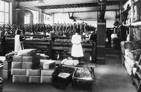 Winding room at Tunbull and Stockdale's Chatterton Weaving Shed 1949 Around Ramsbottom  pages 100 & 101 are the same photo across the two pages
17-Buildings and the Urban Environment-05-Street Scenes-032 Chatterton Area
Keywords: 1985