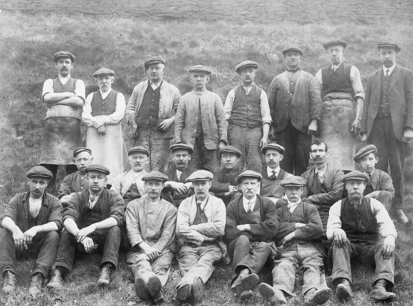Turnbull & Stockdale Black Set employees early 1920's The BlacK Set -maintenance men at the mill, not printers 
02-Industry-01-Mills-024-Turnbull and Stockdale
Keywords: 1945
