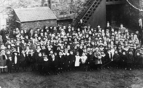 Empire Picture House (cinema] crowd at possible opening. Date uncertain, at the opening in 1910.ink handwriting Empire Children Empire Picture House, Railway Street 
17-Buildings and the Urban Environment-05-Street Scenes-022-Railway Street
Keywords: 1945