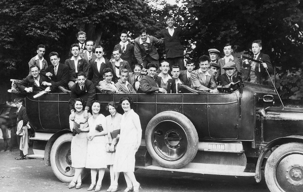 1920s.  Outing in motor charabanc from St Josephs, Ramsbottom Taken at Sulby Glen Isle of Man c 1928 
09-People and Family-02-People-000-General
Keywords: 1945
