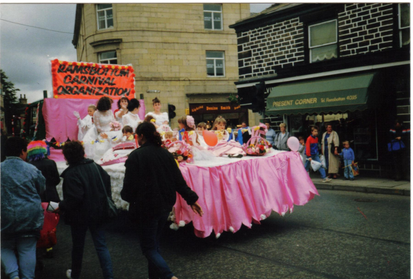 Carnival Queen in procession 
14-Leisure-04-Events-008-Processions
Keywords: 1987