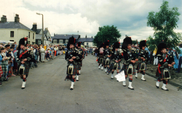 Scottish Pipe band on first day of steam 
14-Leisure-04-Events-007-Return of Steam 1987
Keywords: 1987