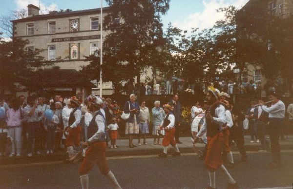 proccession in Market Place 
17-Buildings and the Urban Environment-05-Street Scenes-017-Market Place
Keywords: 1987