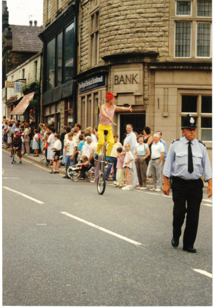Circus parade on  Bridge St
17-Buildings and the Urban Environment-05-Street Scenes-003-Bridge Street
Keywords: 1989