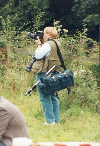 A photographer with lots of equipment - Just a snapshot ! 
09-People and Family-02-People-000-General

Keywords: 1990