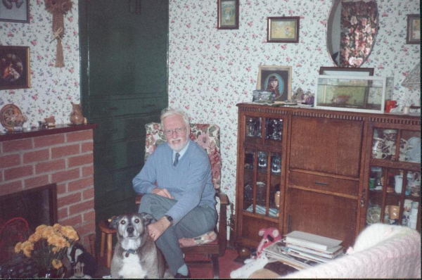 '' Hearth and Home '' 
09-People and Family-02-People-000-General
Keywords: 1998