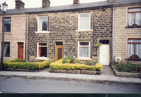 Crow Lane
17-Buildings and the Urban Environment-05-Street Scenes-009-Crow Lane Area
Keywords: 1991