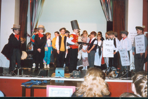 Stubbins County Primary School  Chadderton Riots at R.H.S meeting
17-Buildings and the Urban Environment-05-Street Scenes-027-Stubbins Lane and Stubbins area
Keywords: 1992