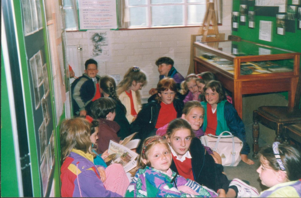 Holcombe School visit to R.H.S.
05-Education-01-Primary Schools-001-Emanuel Holcombe Church of England Primary School
Keywords: 1992