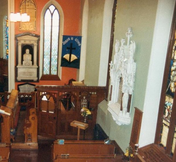 St Andrew's Church
06-Religion-01-Church Buildings-002-Church of England  -  St. Andrew, Bolton Street, Ramsbottom
Keywords: 1992