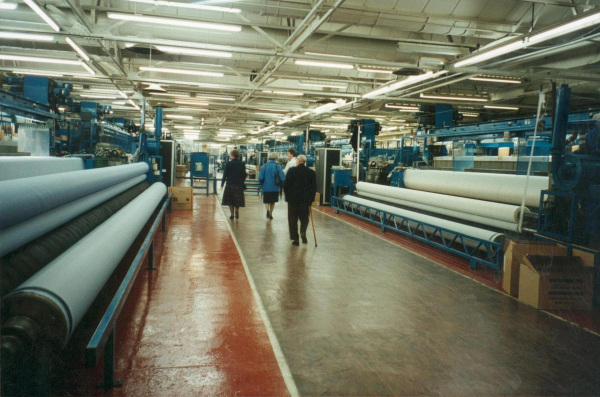 Unaform mill - Stubbins
17-Buildings and the Urban Environment-05-Street Scenes-027-Stubbins Lane and Stubbins area
Keywords: 1993