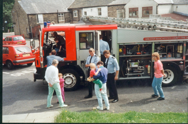 Fire brigade visit to the Playgroup at the Youth Centre on Central Street
17-Buildings and the Urban Environment-05-Street Scenes-008-Central Street
Keywords: 1993