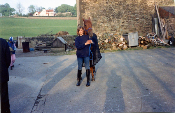 Love me love my horse 
09-People and Family-02-People-000-General
Keywords: 1994