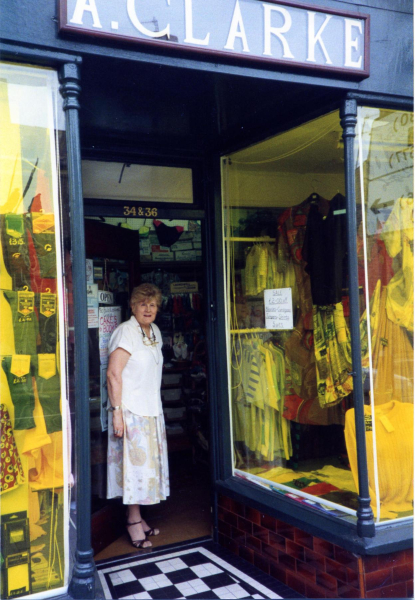Clarke's Drapers
17-Buildings and the Urban Environment-05-Street Scenes-031 Bolton Street
Keywords: 1994