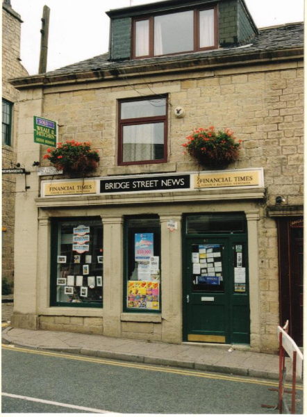 Bridge Street news gets a new owner
17-Buildings and the Urban Environment-05-Street Scenes-003-Bridge Street
Keywords: 1995