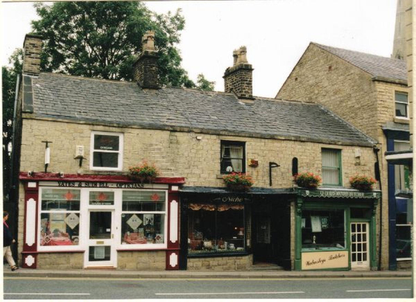 New shop - Niche 
17-Buildings and the Urban Environment-05-Street Scenes-031 Bolton Street
Keywords: 1995