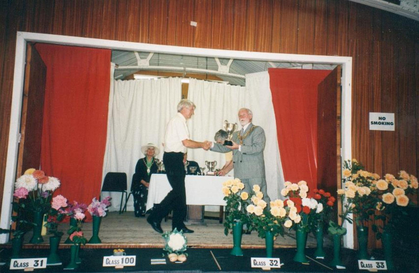Horticultural show  - Edenfield
17-Buildings and the Urban Environment-05-Street Scenes-011-Edenfield
Keywords: 1996