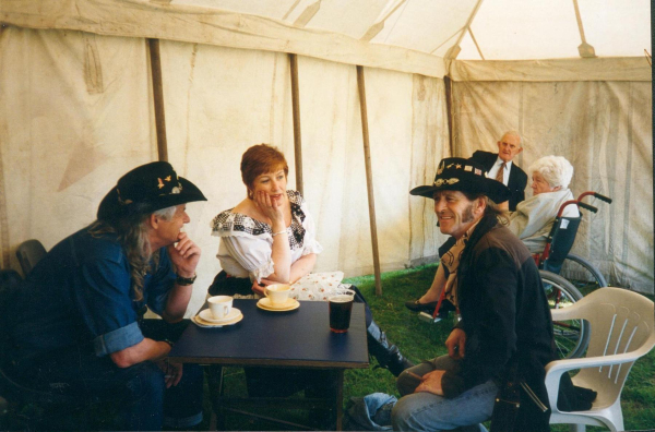Country and Western - Edenfield Gala
17-Buildings and the Urban Environment-05-Street Scenes-011-Edenfield
Keywords: 1996