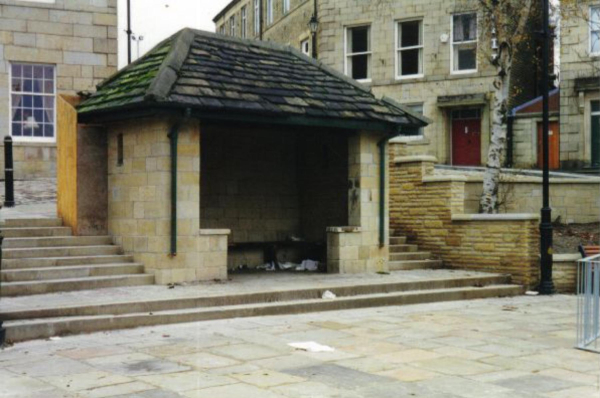 The castle is to change - but the rubbish is preserved 
17-Buildings and the Urban Environment-05-Street Scenes-017-Market Place
Keywords: 1997