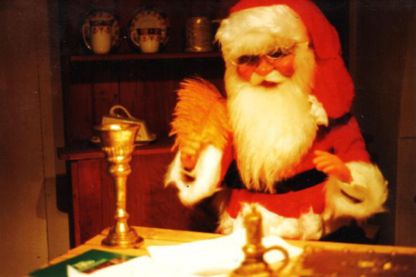 Summerseat Garden Centre - Christmas Display
17-Buildings and the Urban Environment-05-Street Scenes-028-Summerseat area
Keywords: 1997