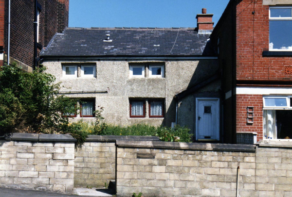 Unknown house
17-Buildings and the Urban Environment-05-Street Scenes-000-General
Keywords: 1997